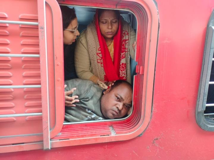 The passenger's health deteriorated in the train, then the train started.
