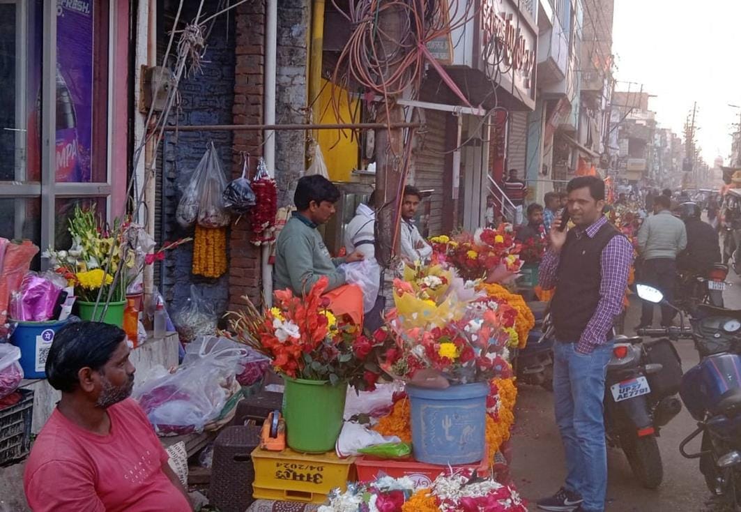 People exPeople exprePeople expressed love on Rose Dayssed love on Rose DayPeople expressed love on Rose Daypressed love on Rose Day