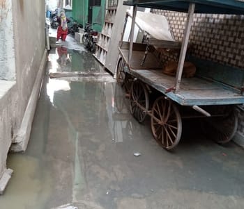The street leading from Shiv Chowk towards Jatwada was filled with sewer and drain water.
