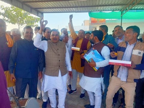 Laddus distributed in Ateli on BJP's victory in Delhi