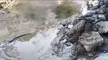 Shopkeepers upset due to sewer overflow