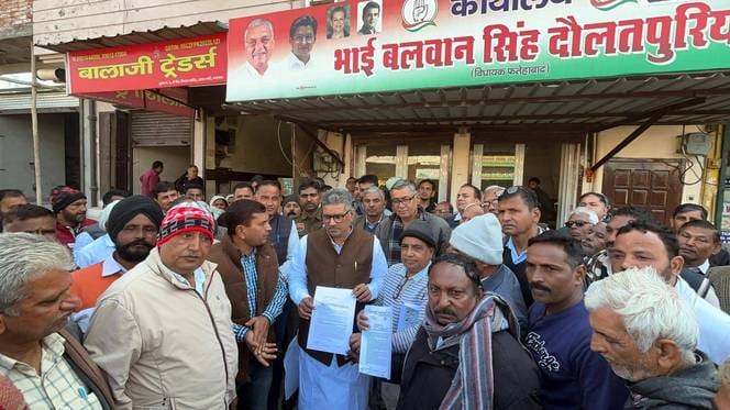 Employees-teachers took to the streets with their demands, submitted memorandum to the MLA