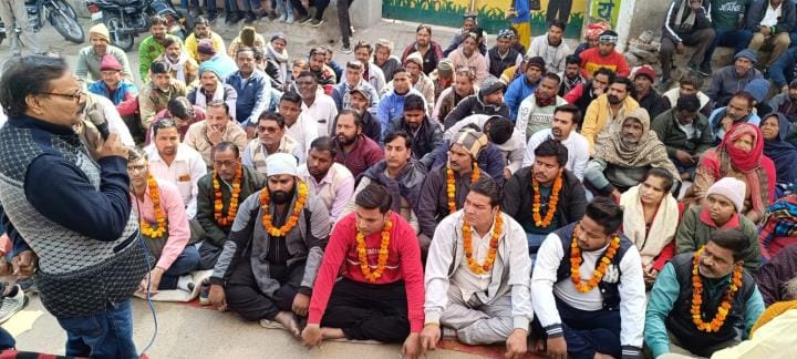 Announcement to continue agitation until payment is made