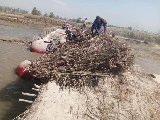 Overloaded tractor-trolley damaged the pontoon bridge