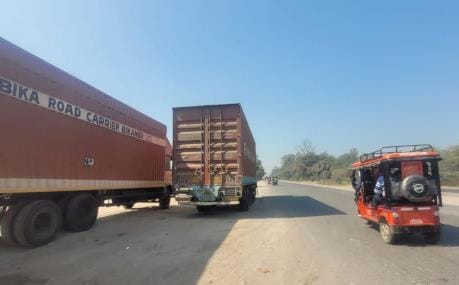 Illegal parking at 37 places in 82 kilometers on the highway