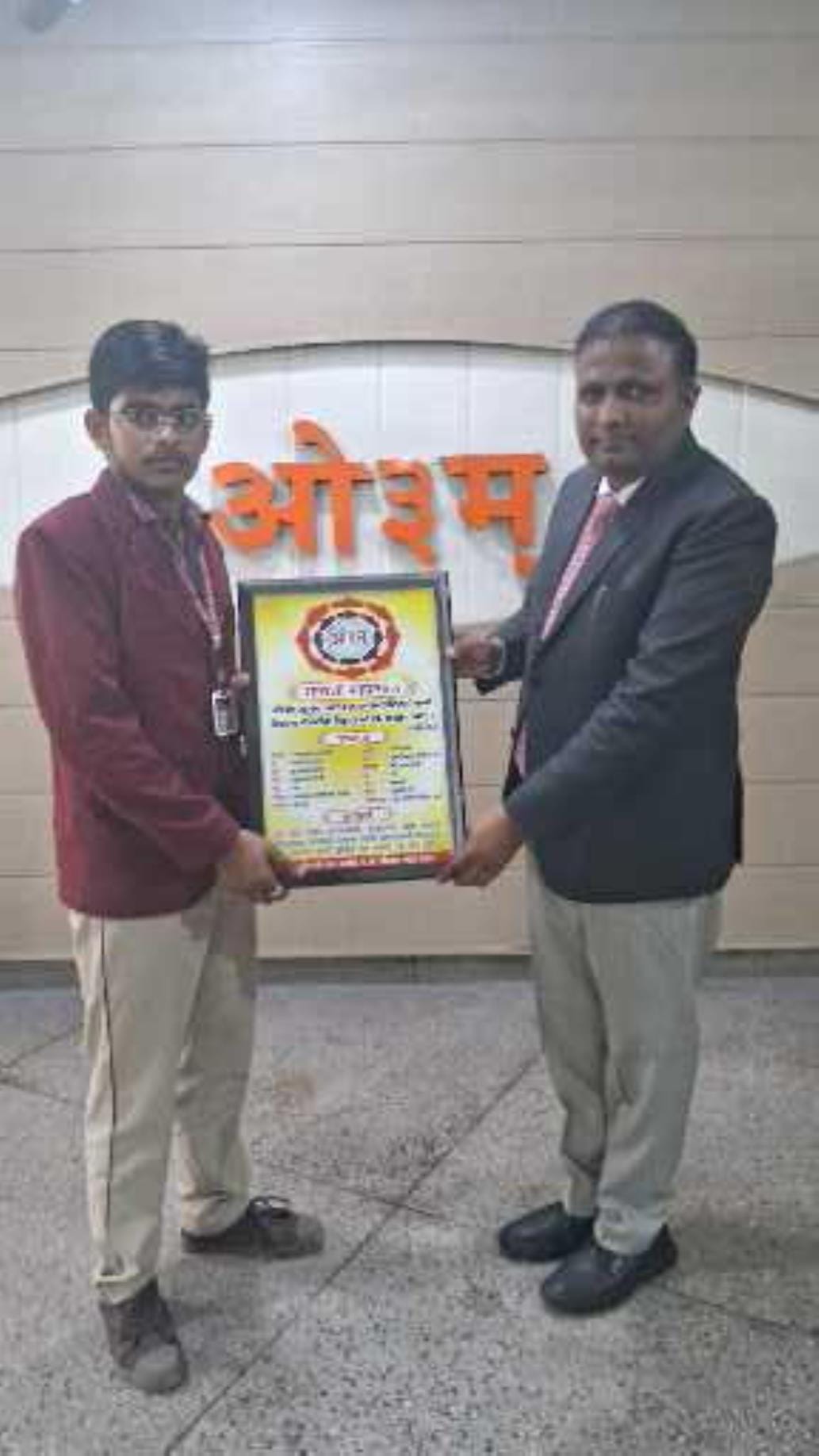 Introduction to honesty...student Keshav returned one lakh rupees