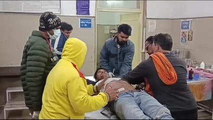 Damoh Over a dispute of Rs 15, a barber attacked a young man with hair cutting scissors