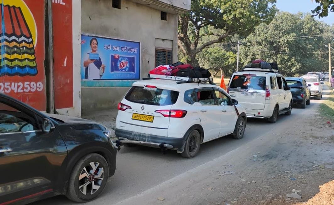 Heavy traffic jam again on Ayodhya Highway