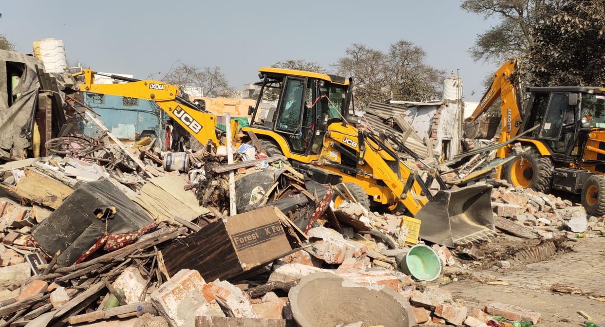 Six houses and six shops built on Nazul's land demolished