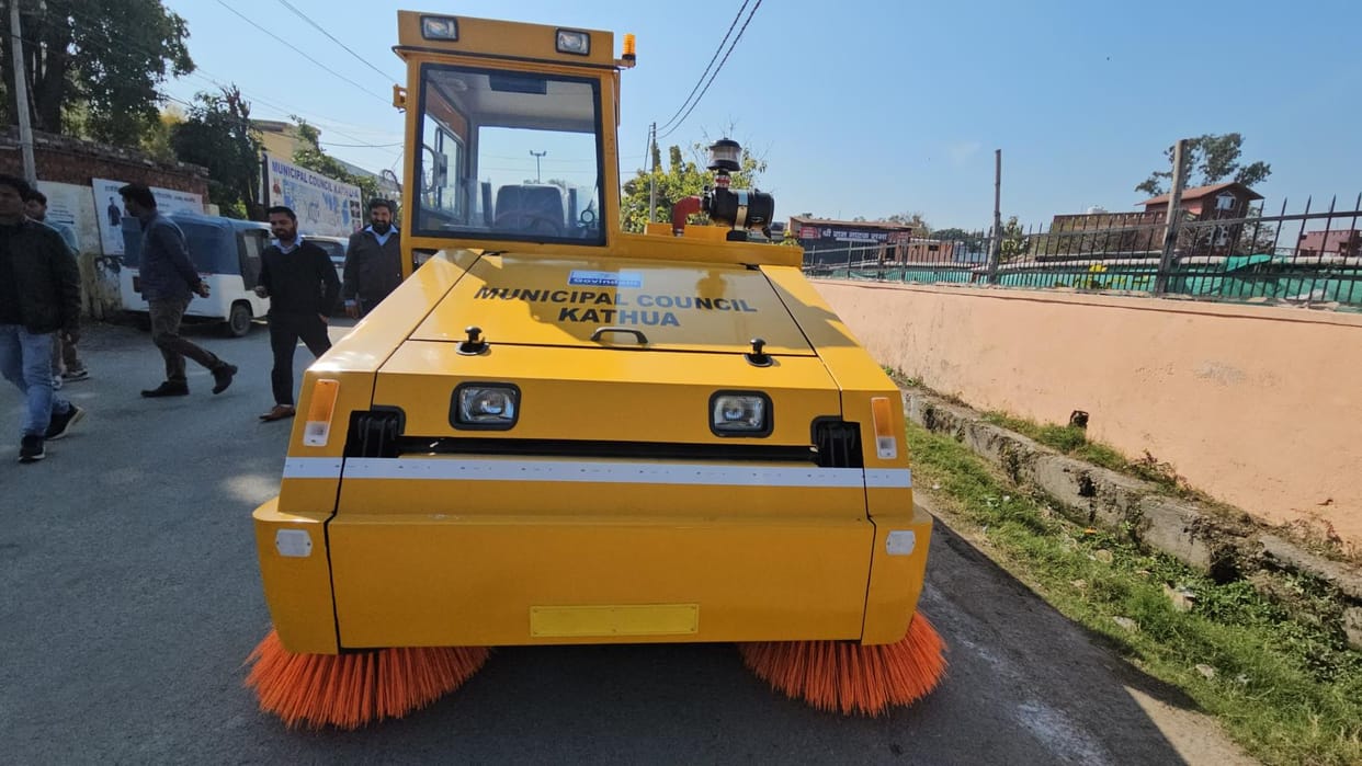 Municipal Committee Got Road Automatic Swiping Machine