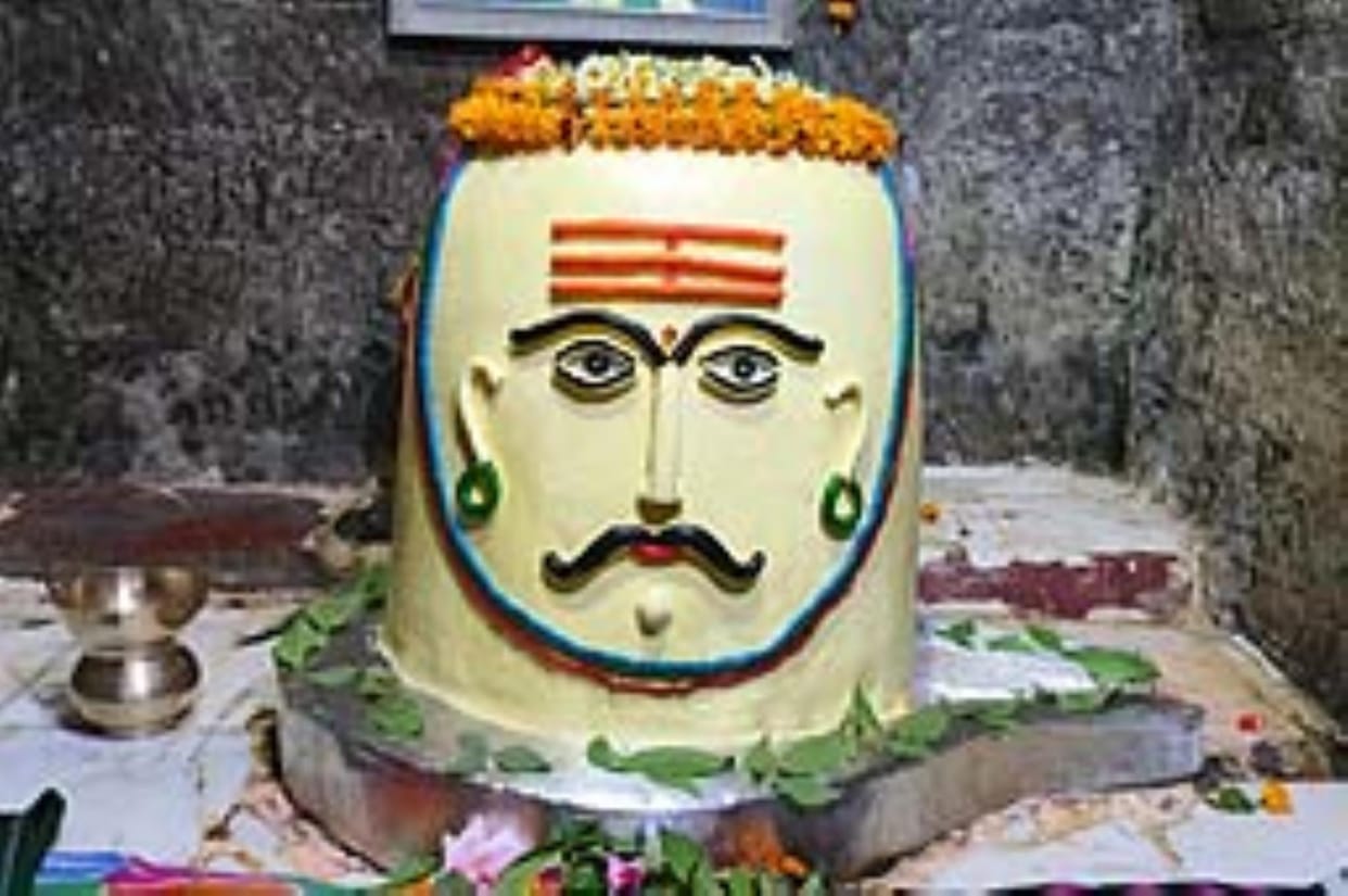 Carved form of Kapaleeshwar Temple Tamil Nadu in Baba Bhoothnath Temple