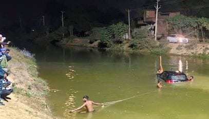 Uncontrolled car fell into canal, passengers narrowly escaped