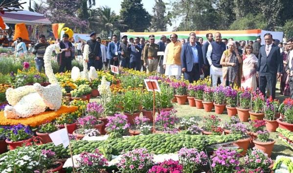 Lucknowis enthralled by the beauty of flowers