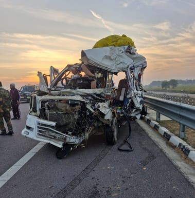 Kangra devotees returning from Prayagraj Mahakumbh meet with an accident, two killed