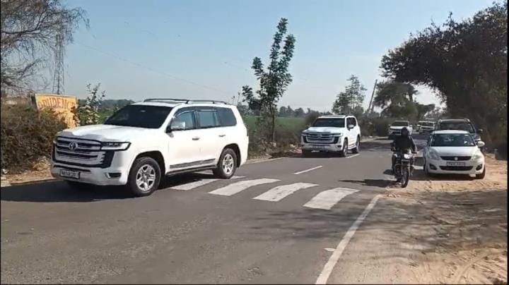 Dera chief leaves for Barnawa Ashram from Sirsa