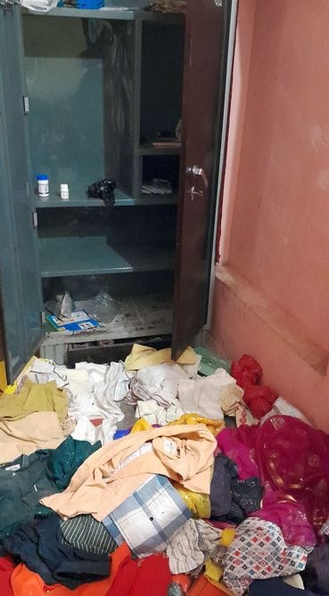 Couple doing Kalpavas in Mahakumbh, thieves took away cash and jewelery