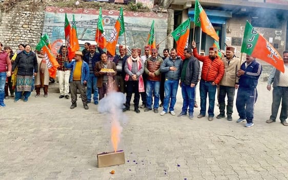 BJP Sainj Mandal distributed laddus in celebration of victory
