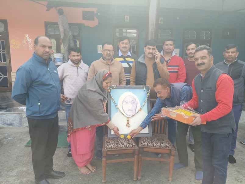 Kangra devotees returning from Prayagraj Mahakumbh meet with an accident, two killed