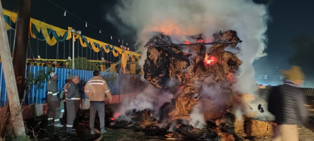Fire broke out in a straw trolley