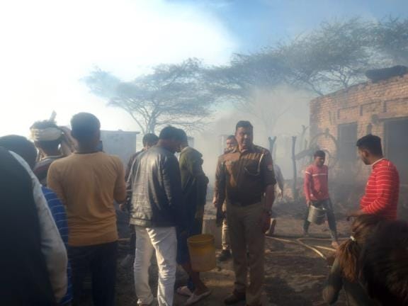 Six houses caught fire, two cattle died, goods burnt