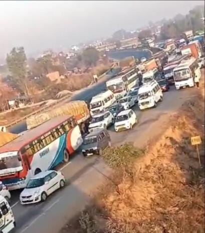 Anantram Toll: 34 thousand vehicles passed in 17 hours, four km in two hours. journey of
