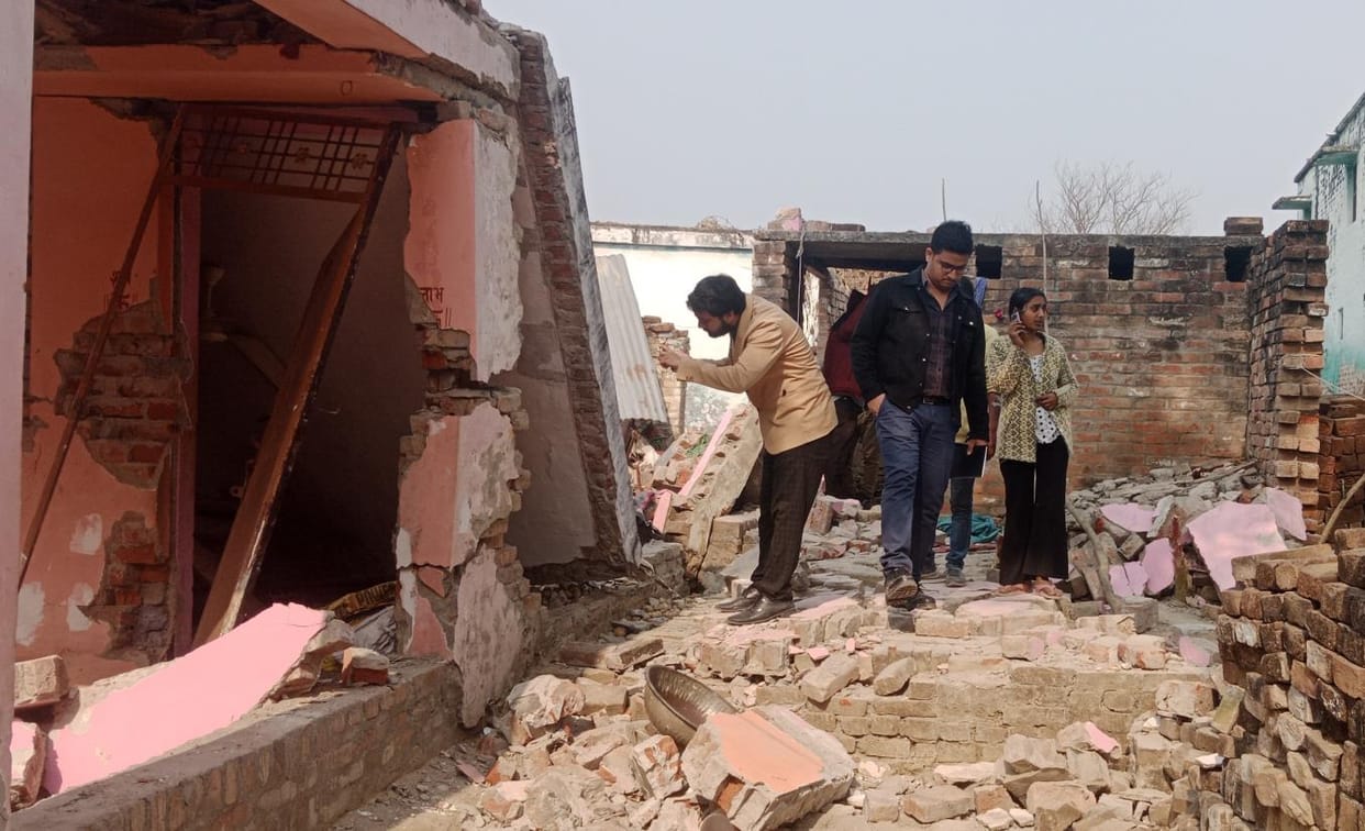 Two injured in gas cylinder explosion referred to Lucknow