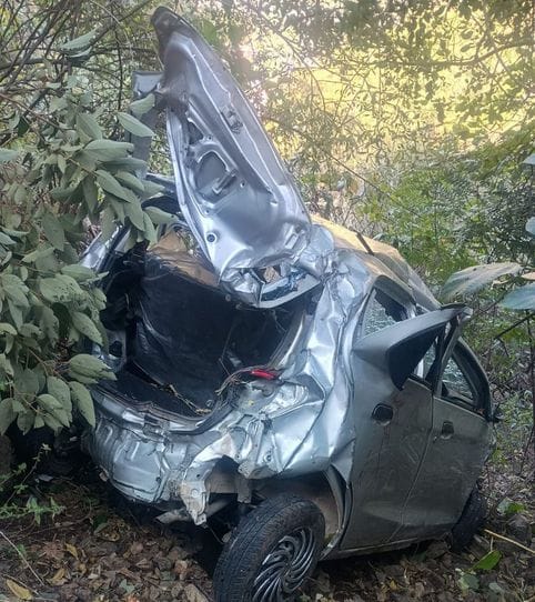 Car falls into ditch on Khairi-Banikhet road, girl dies, six injured