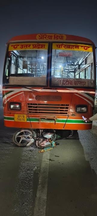 Bike stuck in bus 1.5 km. Crashed, rider injured