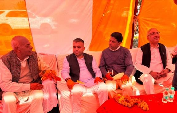 Karhal MLA Tej Pratap said - Central and state governments are adopting dictatorial attitude.