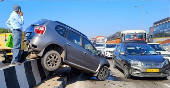 Car hits divider, passengers narrowly escape
