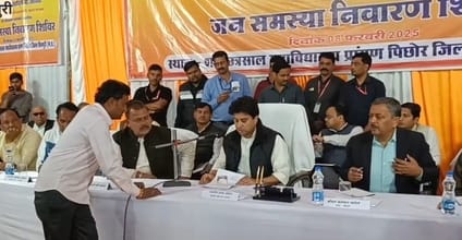 Shivpuri News: Applications found in garbage during Jyotiraditya Scindia's public hearing, five suspended