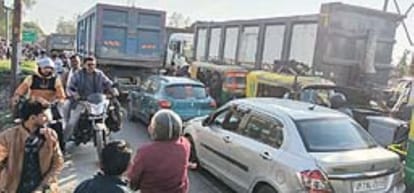 Yamuna bridge will be closed for 48 hours from tomorrow morning heavy vehicles will not able to go to Lucknow