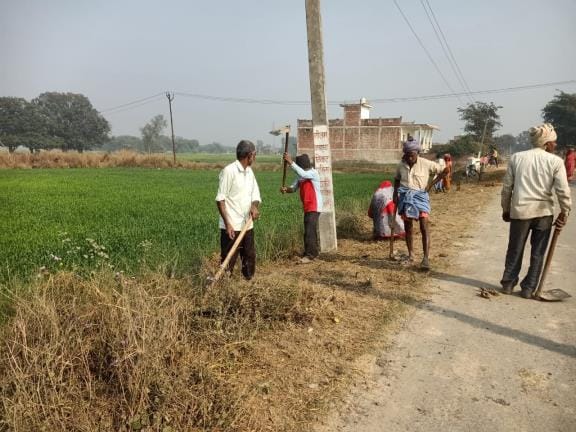 MNREGA: Repair of tracks is being done only by cutting grass.