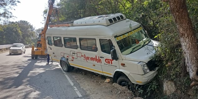 Tempo traveler collides with Dhank in Bankhandi