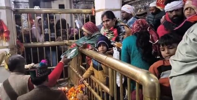 There was a queue since morning... Mother's court echoed with cheers
