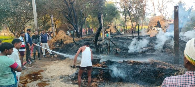 Fire broke out in three thatched houses