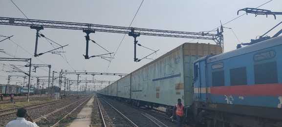 Meerut: Elderly man commits suicide after being hit by goods train