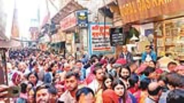 4 female devotees fainted amid the crowd in Banke Bihari temple