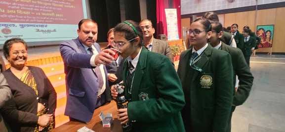 Albendazole tablets given to more than seven lakh children in the district