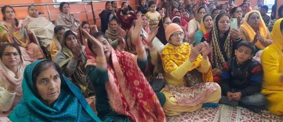 Devotees rejoice after hearing Sudama character and Parikshit Moksha incident.