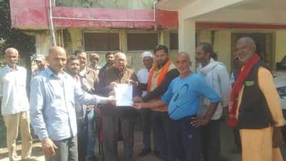 Sidhi News Shivsena protest over electricity problem submitted memorandum with affected farmers