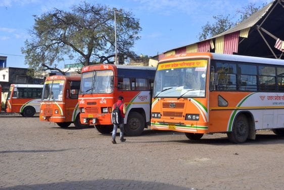 City shuttle bus service started between highway and station