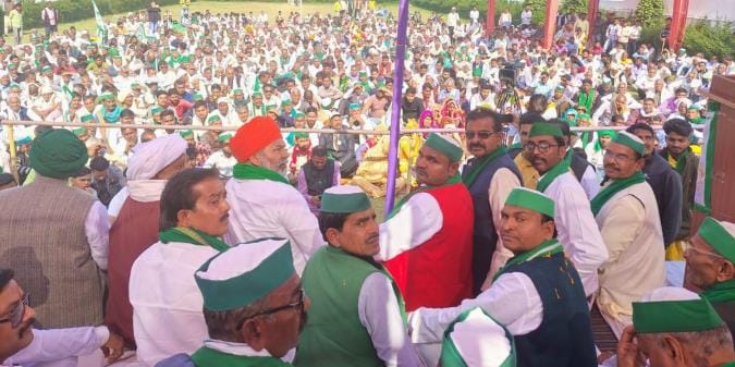 Rakesh Tikait gave the message to the farmers to remain organized by giving the slogan of 'If you divide, you will be looted'.