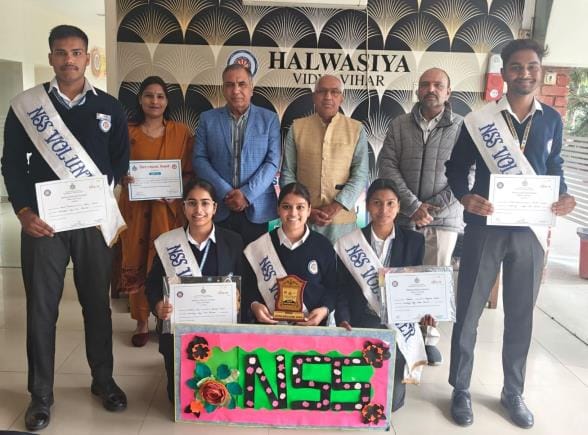 Volunteer Devanshi Vashishtha received the best volunteer award in the state level special camp.