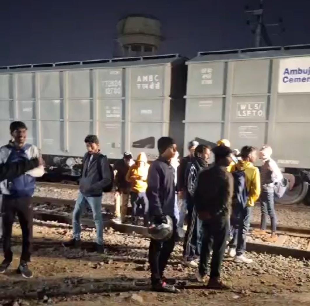 Devotees standing in front of the engine, commotion