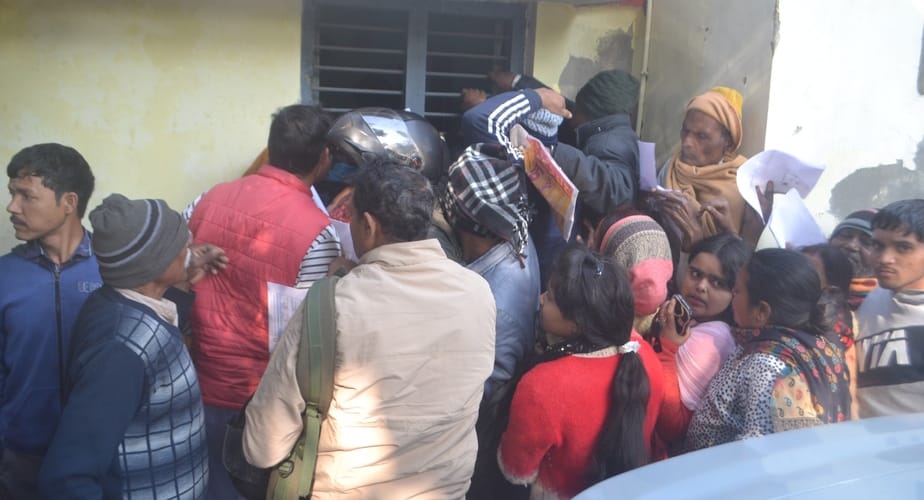 Days spent in queue for Aadhaar