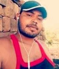 Bike collided with a tree, two friends remained in the ditch overnight and died