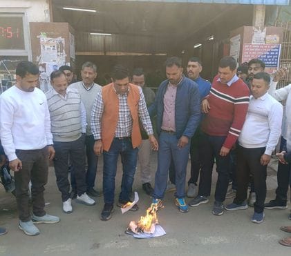 Northern Railway Mazdoor Union burnt copies of the Gazette of the Unified Pension Scheme