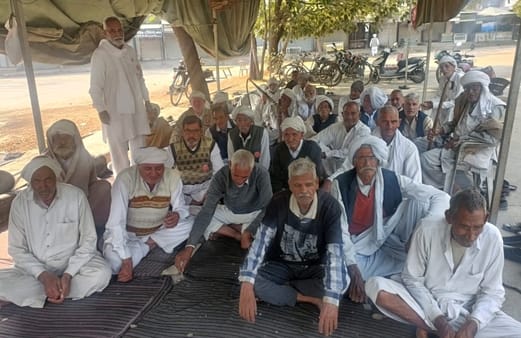 United Kisan Morcha's strike continues in the Mini Secretariat premises