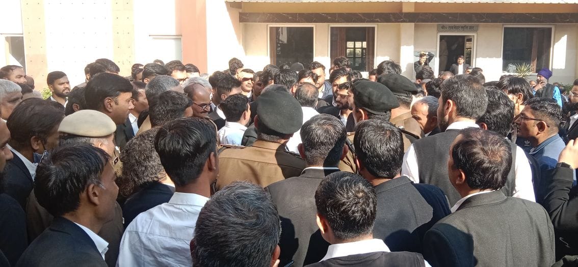 Lawyers create ruckus over deletion of 1217 votes from voter list, Deepender Hooda's left, Captain's cut